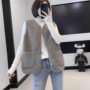 秋冬コーデ アウター ボアアウター  レディース ショート丈 ノースリーブ もこもこ 暖かい カジュアル ボア 羽織り ス